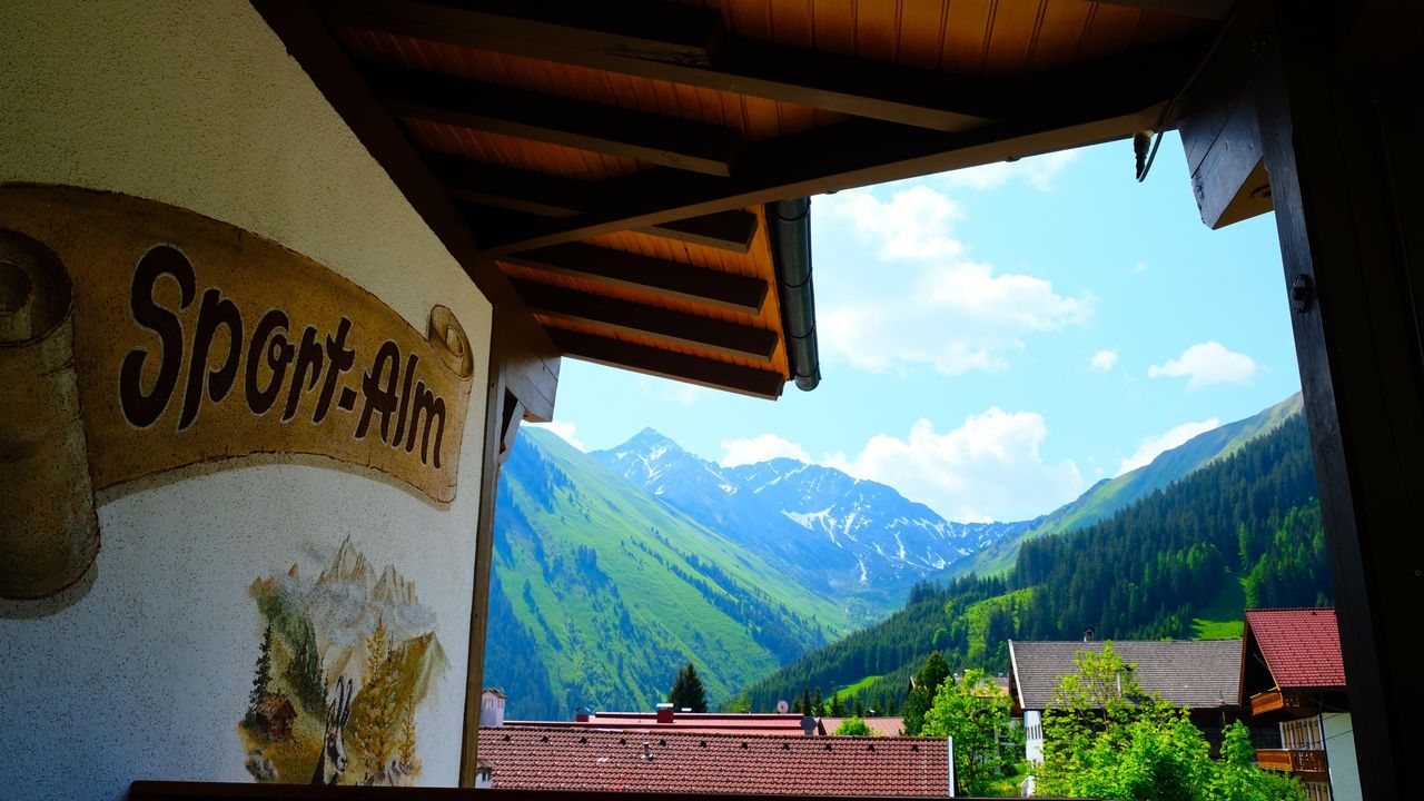 Roter Stein von der Terrasse aus Roter Stein von der Terrasse aus